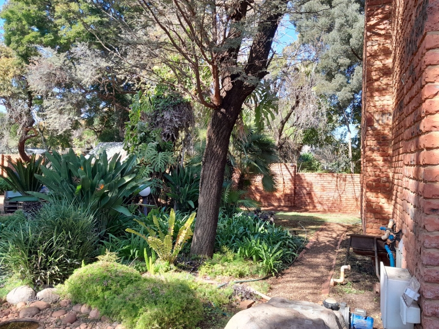 5 Bedroom Property for Sale in Chroompark Limpopo