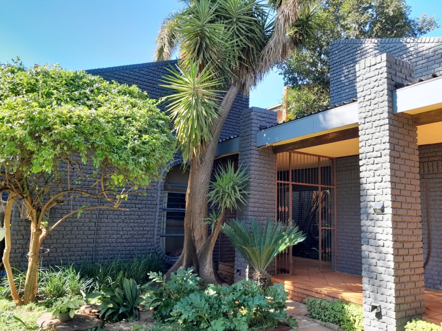 5 Bedroom Property for Sale in Chroompark Limpopo