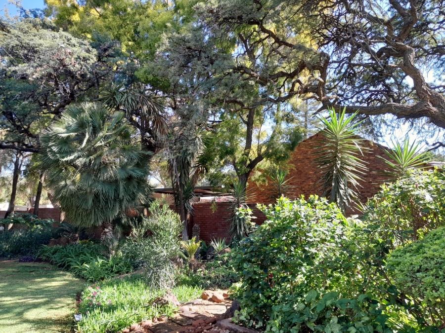 5 Bedroom Property for Sale in Chroompark Limpopo