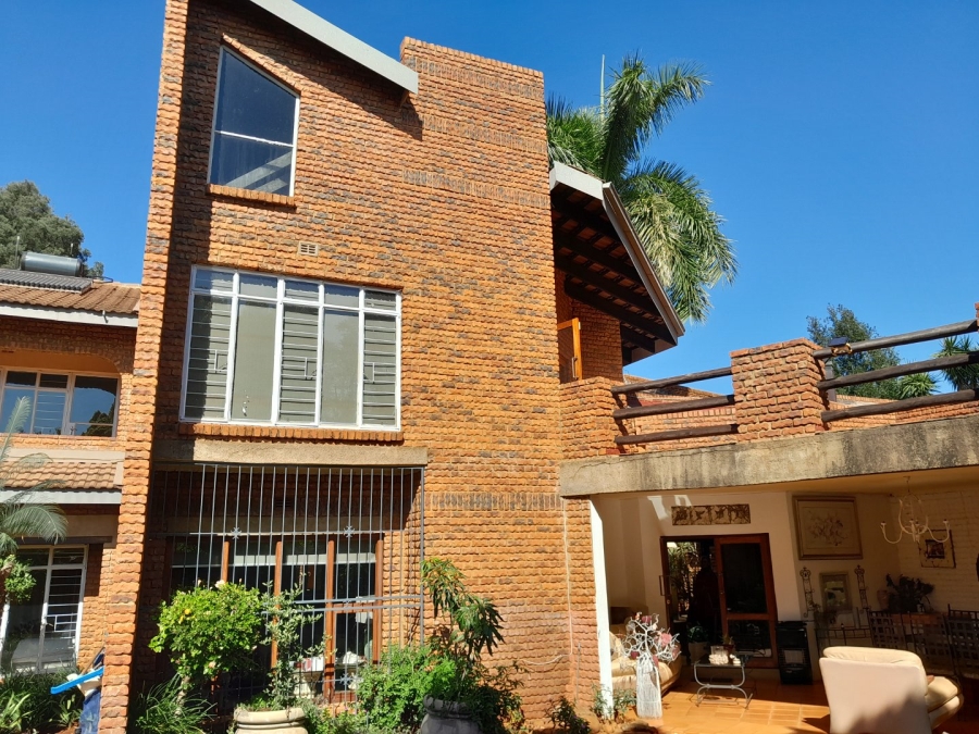 5 Bedroom Property for Sale in Chroompark Limpopo