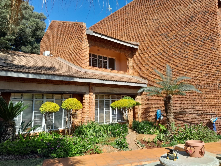 5 Bedroom Property for Sale in Chroompark Limpopo