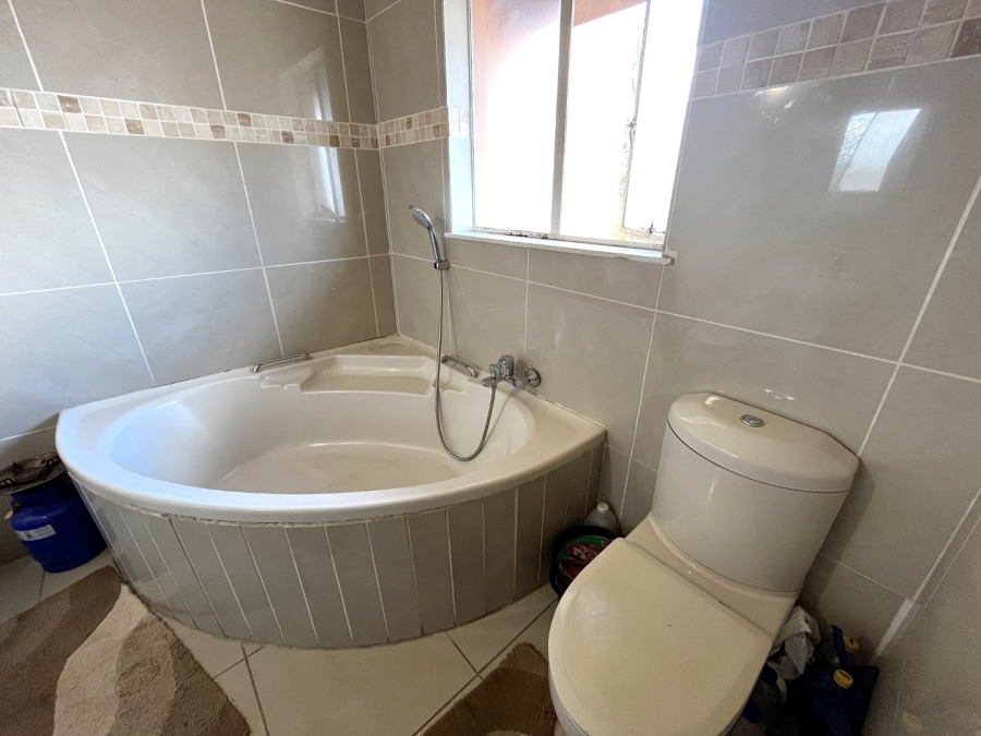 4 Bedroom Property for Sale in Fauna Park Limpopo