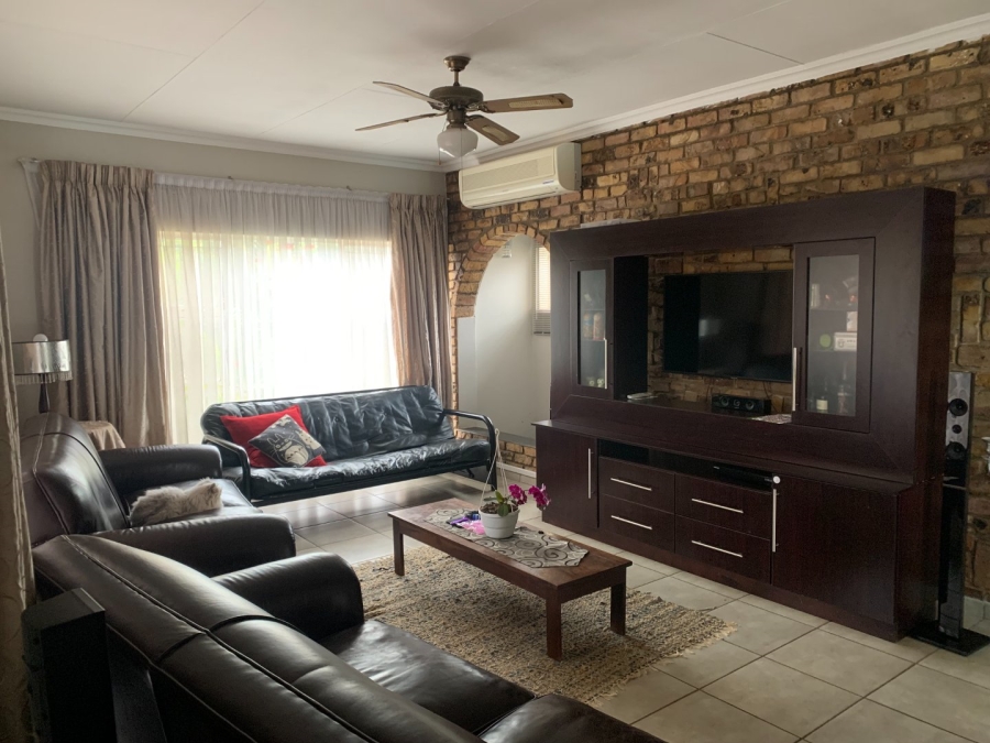 5 Bedroom Property for Sale in Aquapark Limpopo