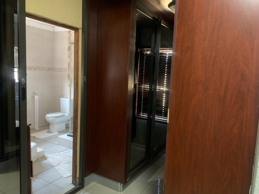5 Bedroom Property for Sale in Golden Acres Estate Limpopo