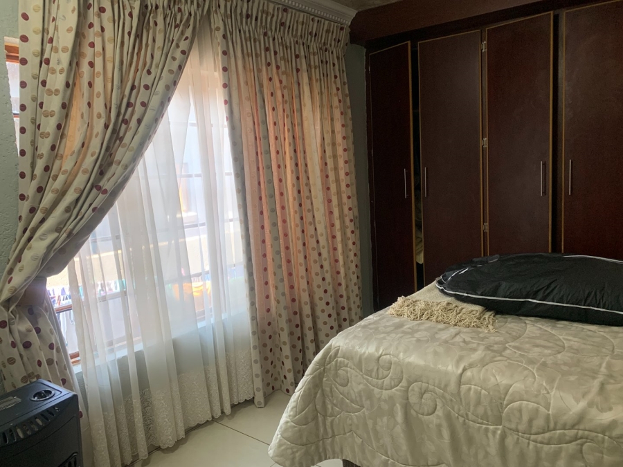 5 Bedroom Property for Sale in Golden Acres Estate Limpopo