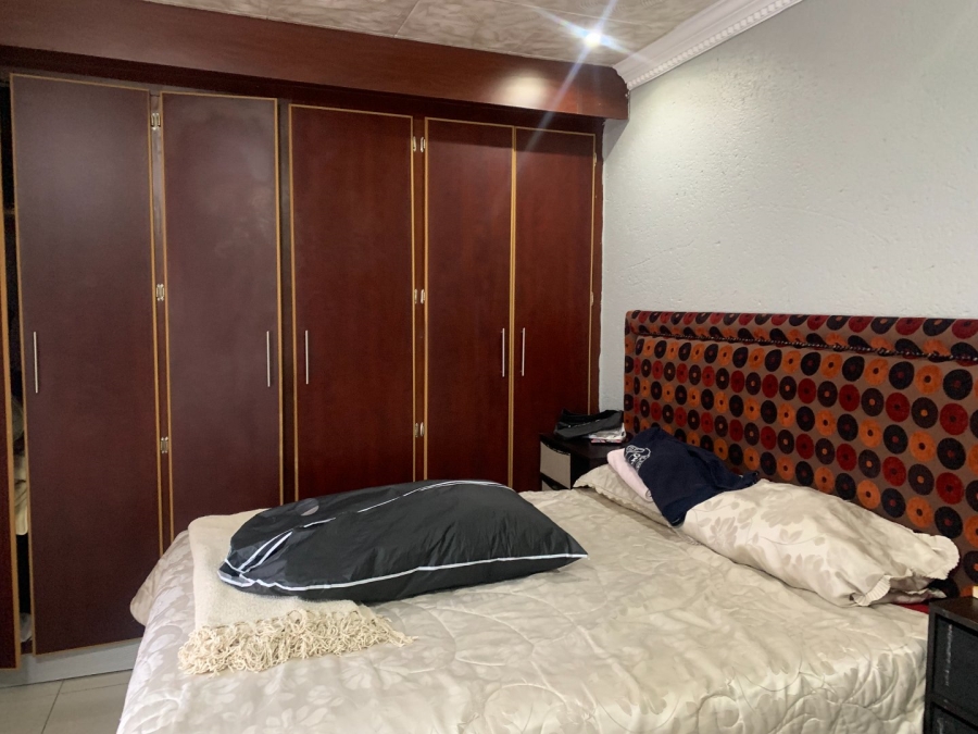 5 Bedroom Property for Sale in Golden Acres Estate Limpopo