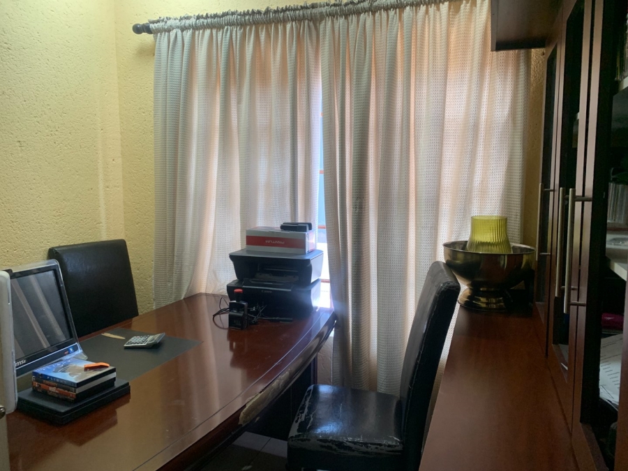 5 Bedroom Property for Sale in Golden Acres Estate Limpopo