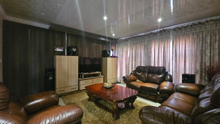 5 Bedroom Property for Sale in Woodhill Estate Limpopo