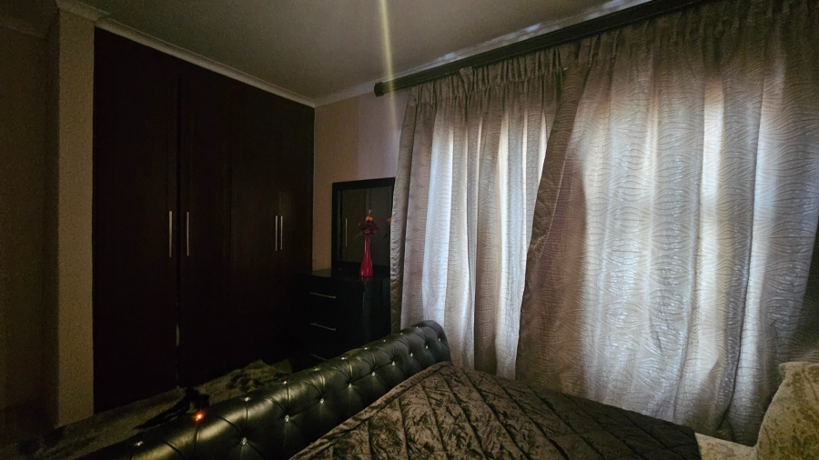 5 Bedroom Property for Sale in Woodhill Estate Limpopo