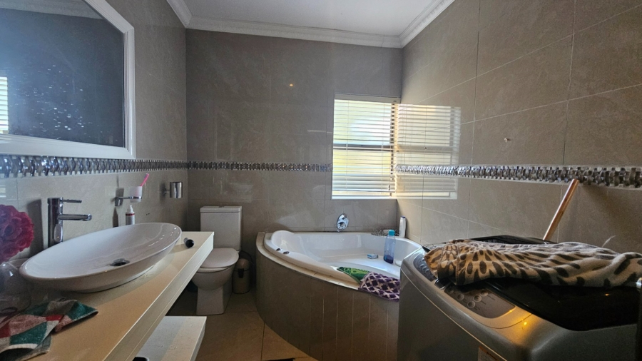 5 Bedroom Property for Sale in Woodhill Estate Limpopo