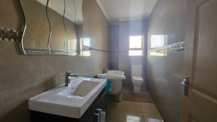 5 Bedroom Property for Sale in Woodhill Estate Limpopo