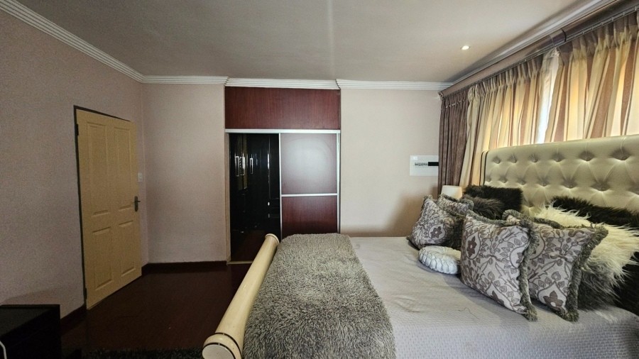 5 Bedroom Property for Sale in Woodhill Estate Limpopo