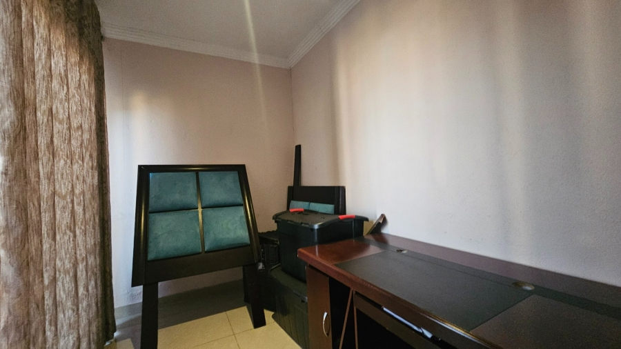 5 Bedroom Property for Sale in Woodhill Estate Limpopo