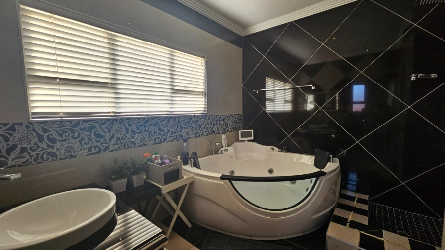 5 Bedroom Property for Sale in Woodhill Estate Limpopo