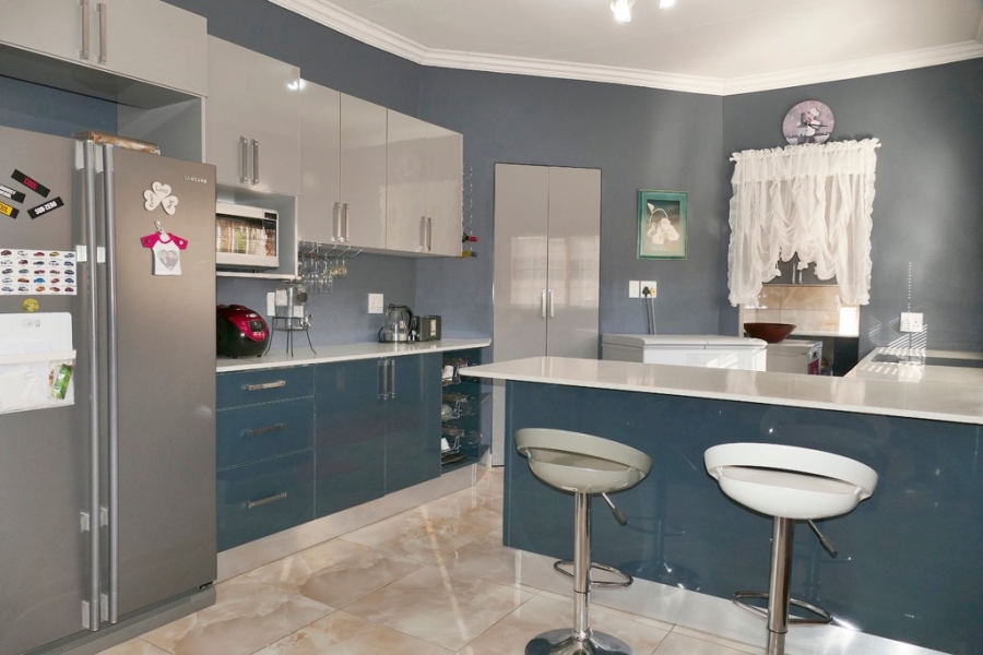 6 Bedroom Property for Sale in Bendor Limpopo