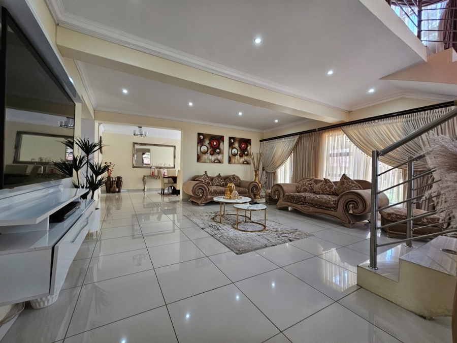 6 Bedroom Property for Sale in Bendor Limpopo