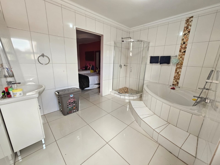 6 Bedroom Property for Sale in Bendor Limpopo