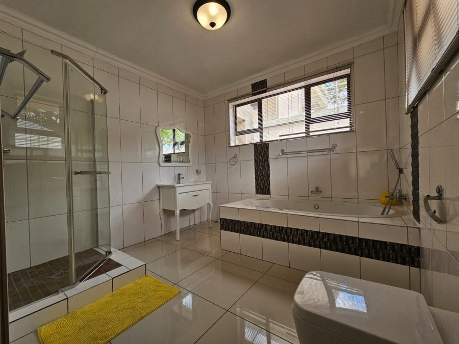 6 Bedroom Property for Sale in Bendor Limpopo