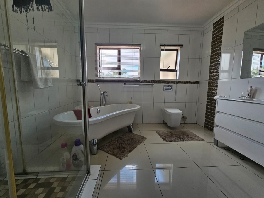 6 Bedroom Property for Sale in Bendor Limpopo