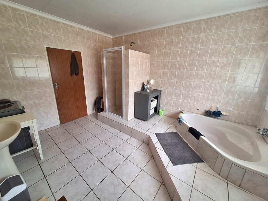 5 Bedroom Property for Sale in Koedoeskop Limpopo