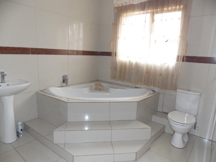 5 Bedroom Property for Sale in Waterberry Country Estate Limpopo