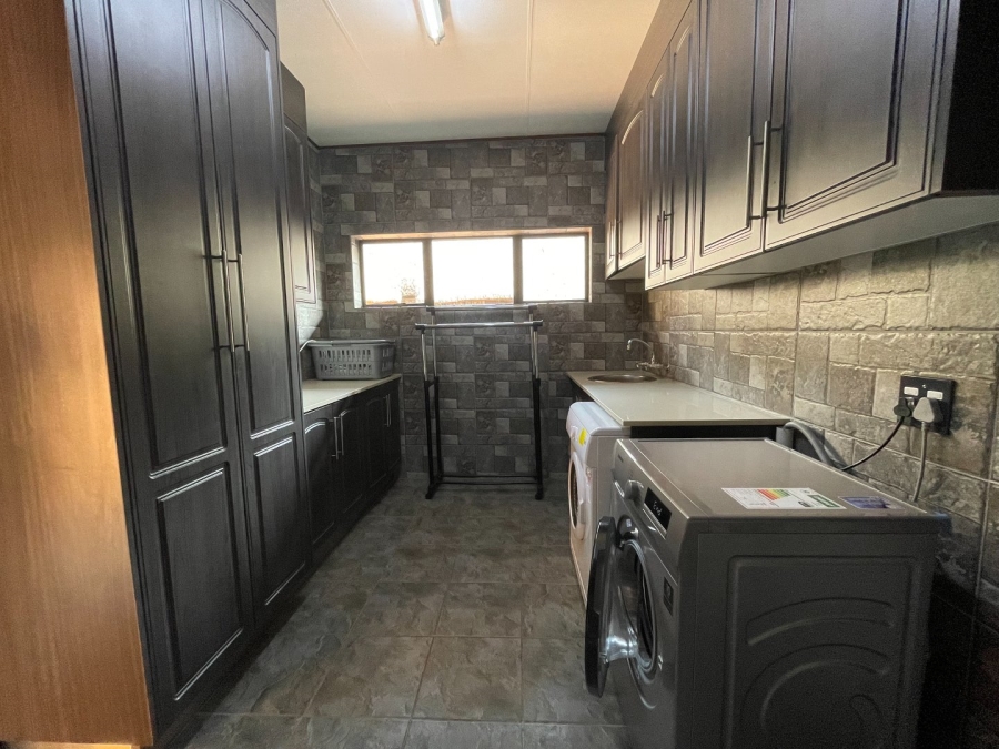 6 Bedroom Property for Sale in Sterpark Limpopo