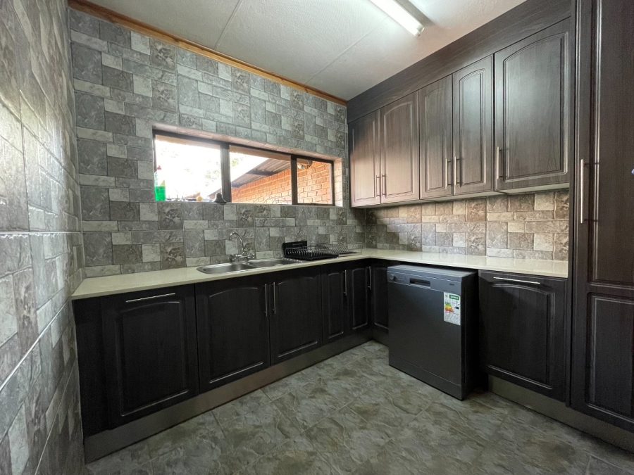 6 Bedroom Property for Sale in Sterpark Limpopo