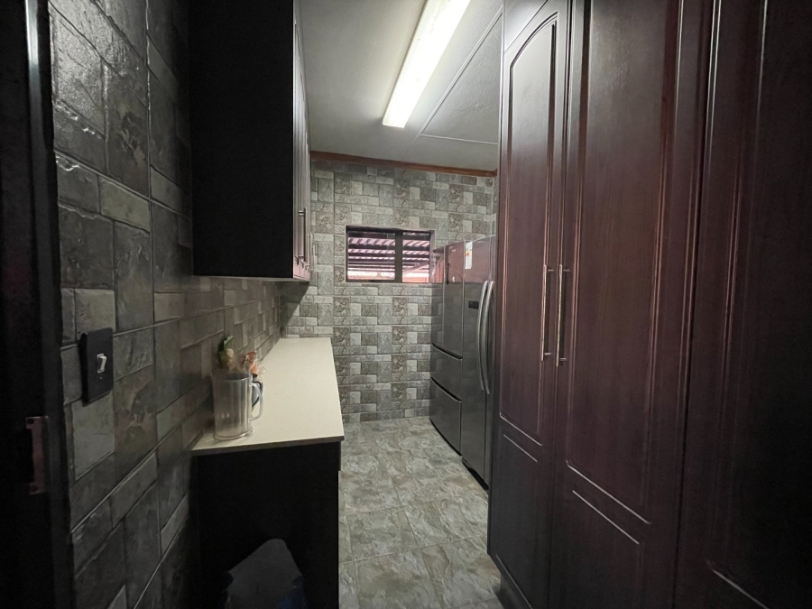 6 Bedroom Property for Sale in Sterpark Limpopo