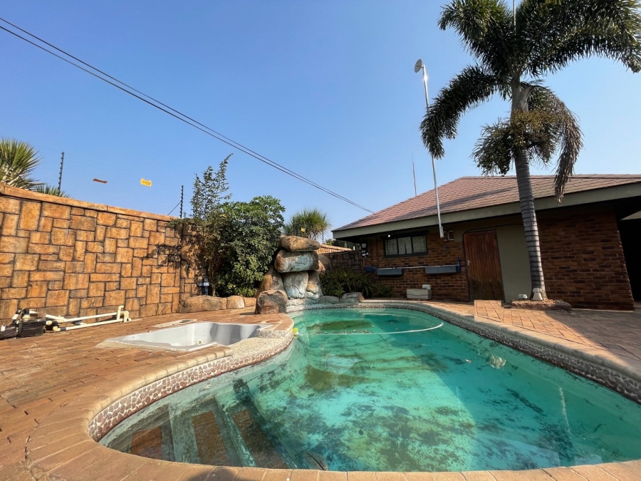 6 Bedroom Property for Sale in Sterpark Limpopo