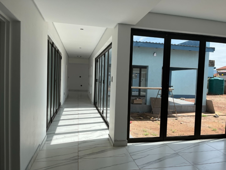 5 Bedroom Property for Sale in Chroompark Limpopo