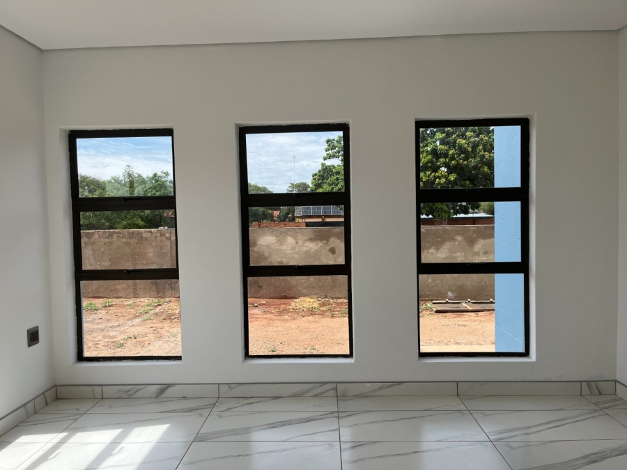 5 Bedroom Property for Sale in Chroompark Limpopo