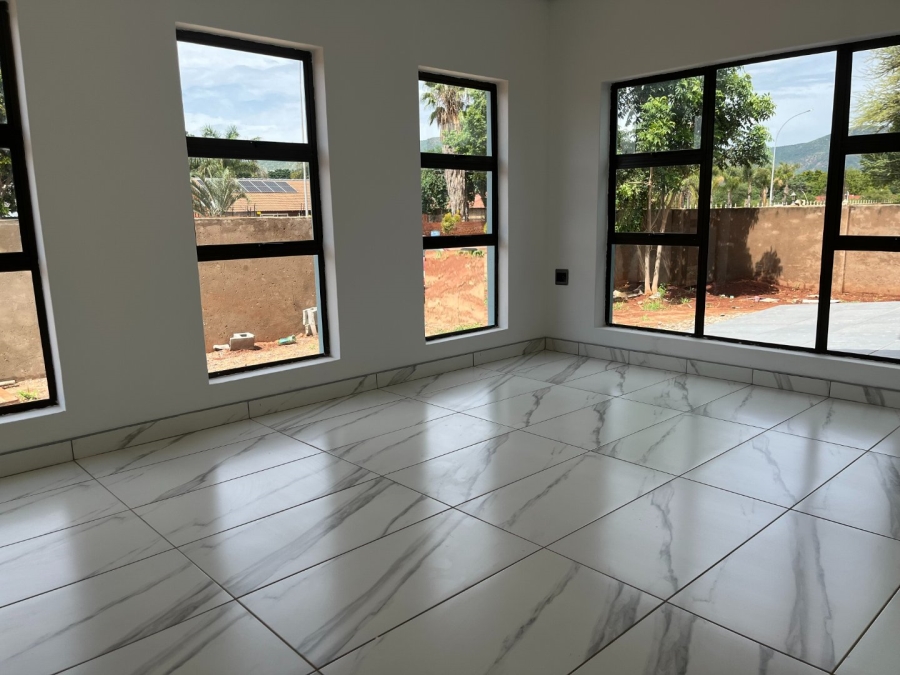 5 Bedroom Property for Sale in Chroompark Limpopo