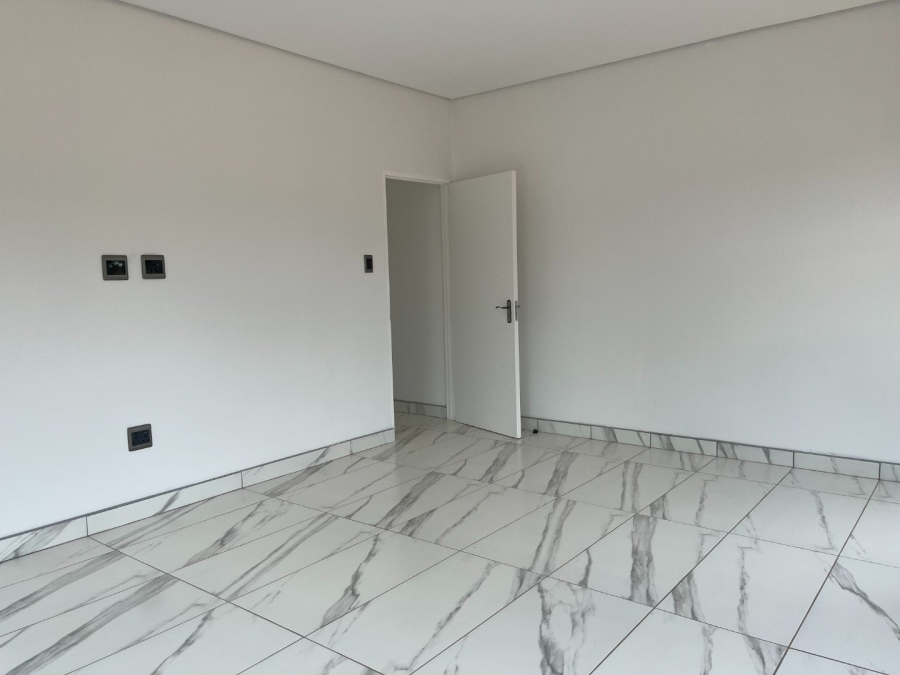 5 Bedroom Property for Sale in Chroompark Limpopo