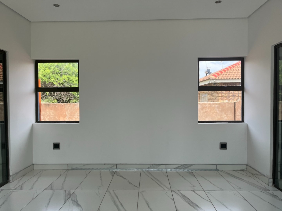 5 Bedroom Property for Sale in Chroompark Limpopo