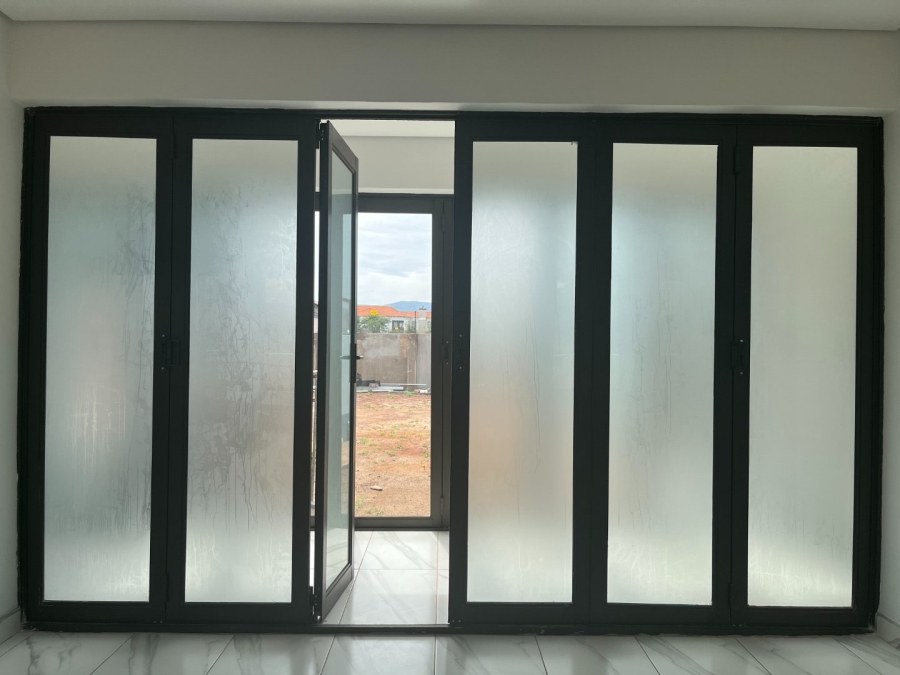 5 Bedroom Property for Sale in Chroompark Limpopo