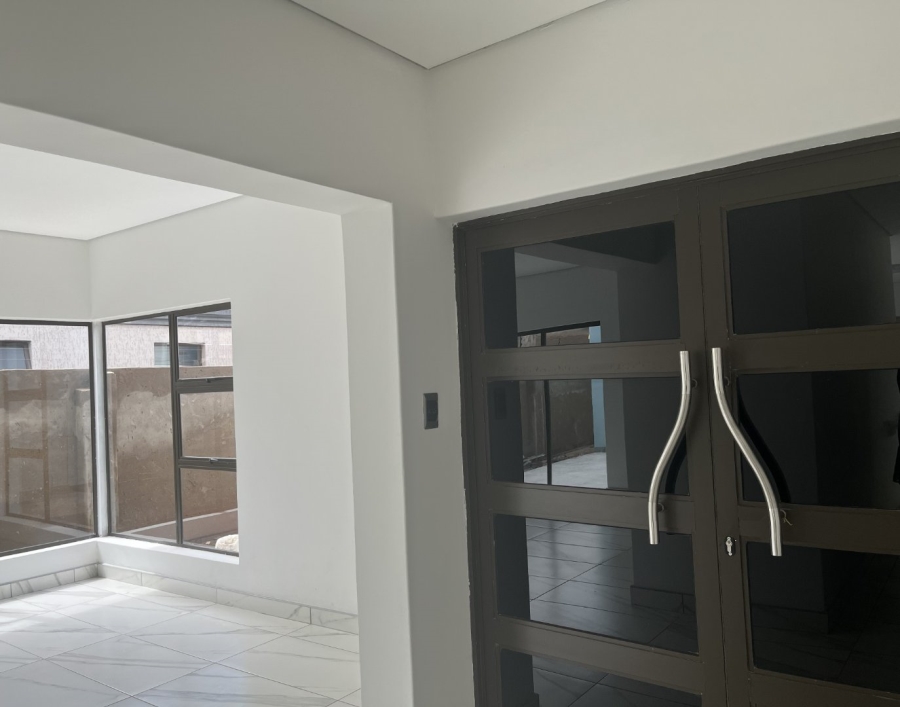 5 Bedroom Property for Sale in Chroompark Limpopo