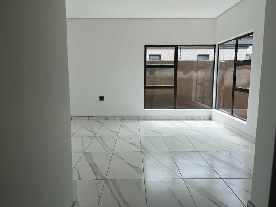 5 Bedroom Property for Sale in Chroompark Limpopo