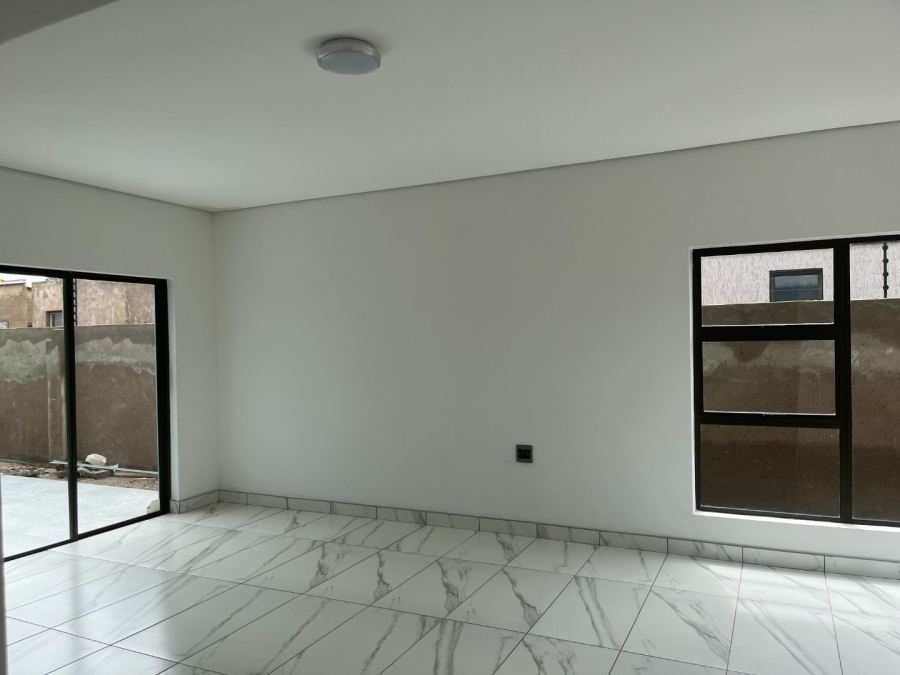 5 Bedroom Property for Sale in Chroompark Limpopo