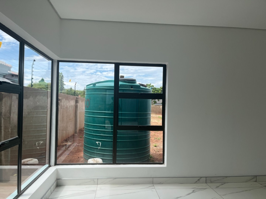 5 Bedroom Property for Sale in Chroompark Limpopo