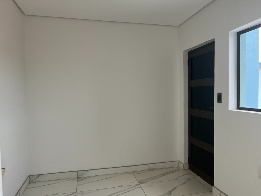 5 Bedroom Property for Sale in Chroompark Limpopo