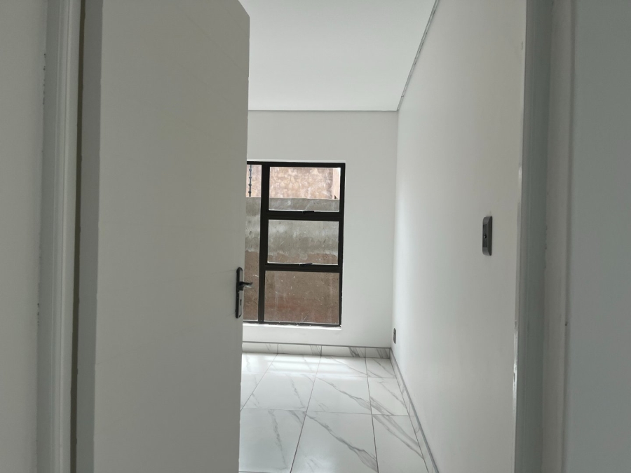 5 Bedroom Property for Sale in Chroompark Limpopo