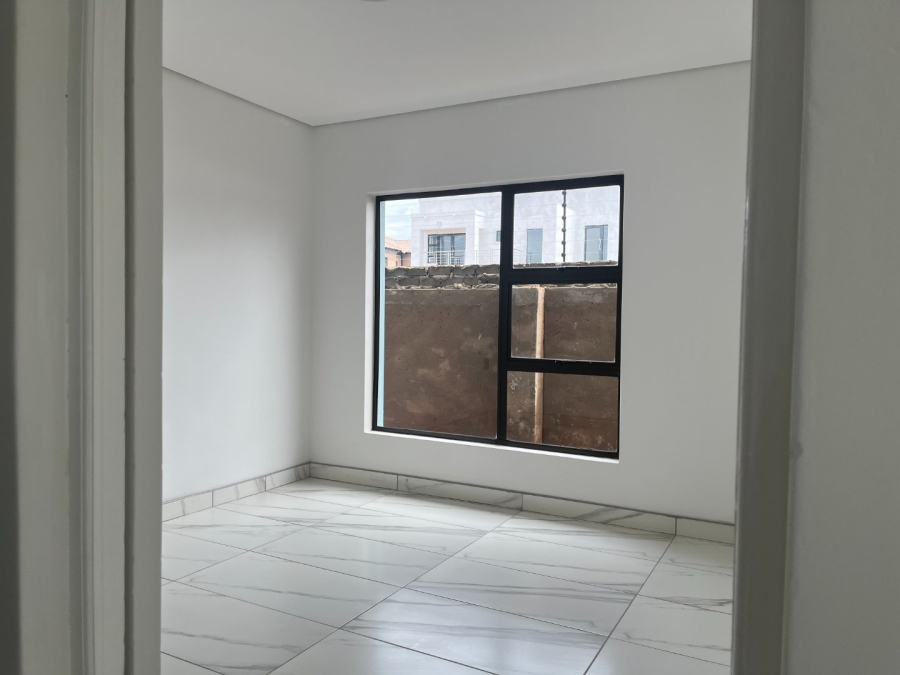 5 Bedroom Property for Sale in Chroompark Limpopo