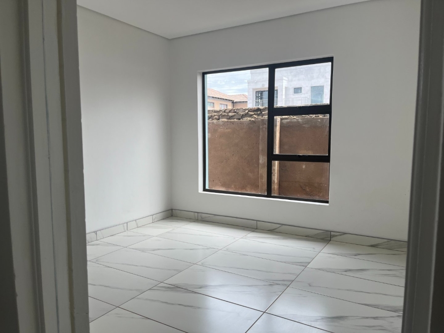 5 Bedroom Property for Sale in Chroompark Limpopo