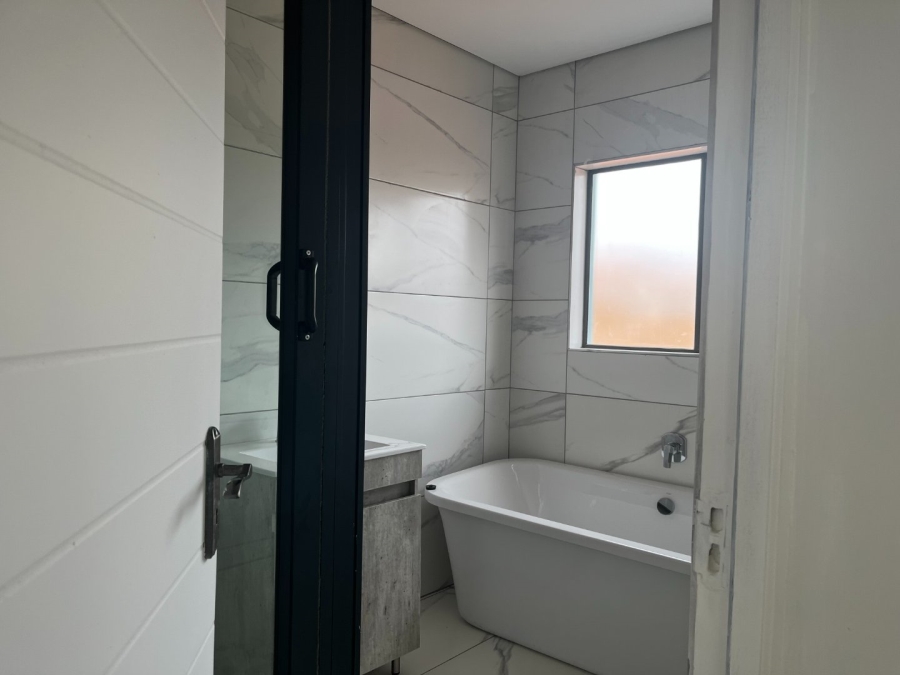 5 Bedroom Property for Sale in Chroompark Limpopo