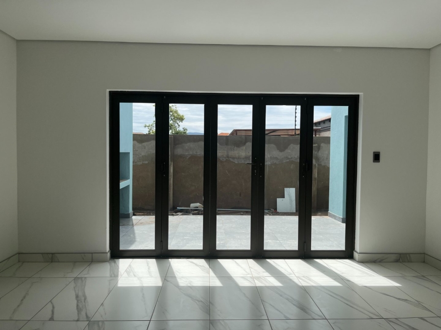 5 Bedroom Property for Sale in Chroompark Limpopo