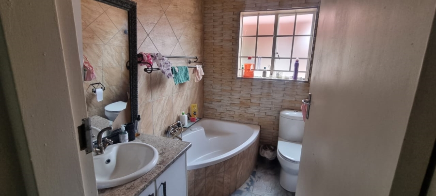 To Let 3 Bedroom Property for Rent in Bendor Limpopo