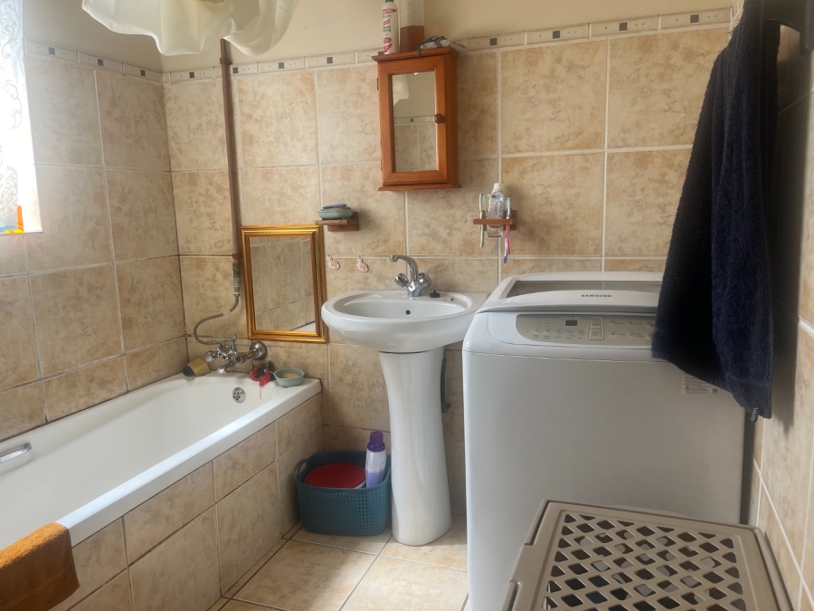 1 Bedroom Property for Sale in Aquapark Limpopo