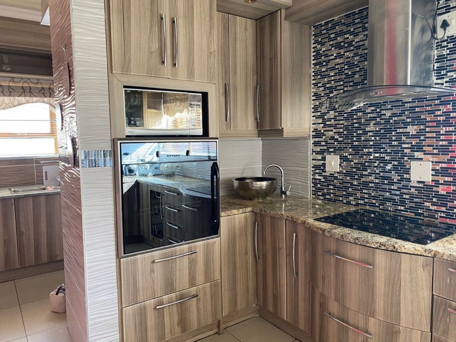 4 Bedroom Property for Sale in Woodhill Estate Limpopo