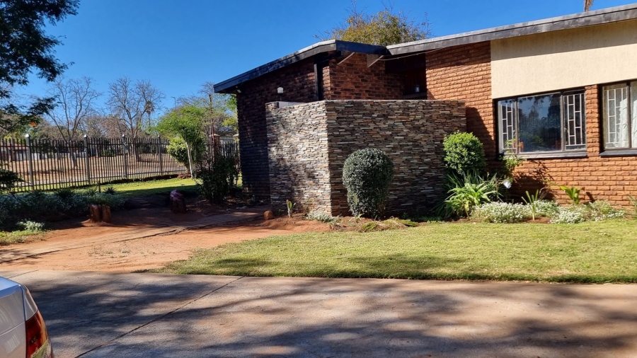 4 Bedroom Property for Sale in Fauna Park Limpopo