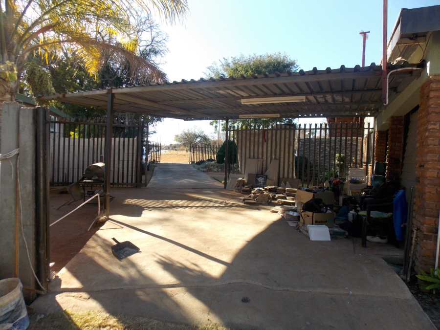 4 Bedroom Property for Sale in Fauna Park Limpopo